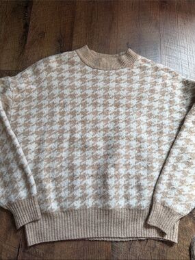 H&M Men's Cream & Beige Houndstooth Crewneck Sweater